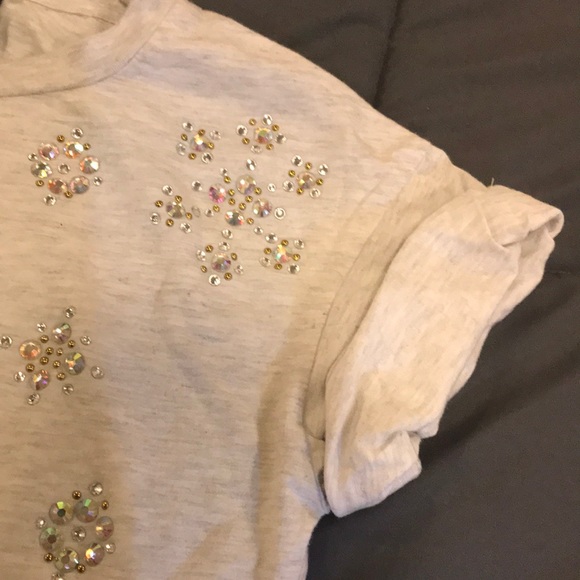 Rolled up sleeve  crop with embellishments. - Picture 3 of 3